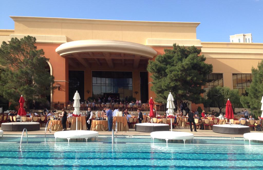 Bobw2654: #imagine2015 @Cinova_CRUNCH The Imagine breakfast by the Wynn Pool. Priceless! http://t.co/wBVO4XnUBq