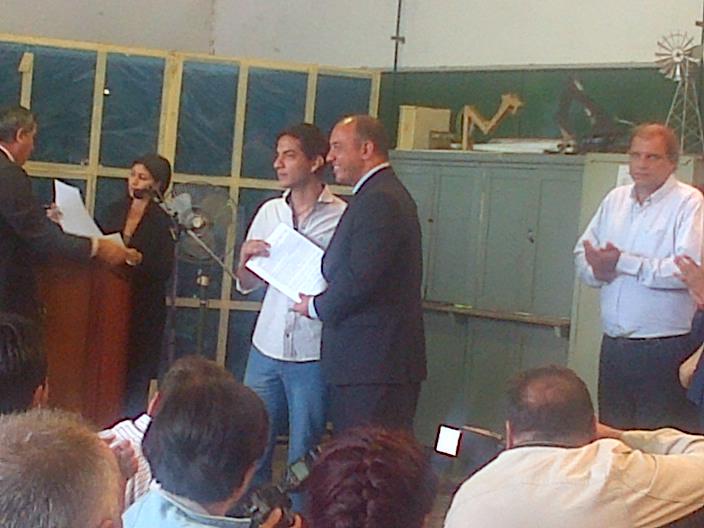 MEducacionSalta's tweet photo. Se entregaron hoy 181 becas a estudiantes de Rosario de la Frontera. http://t.co/3WHshktdQe