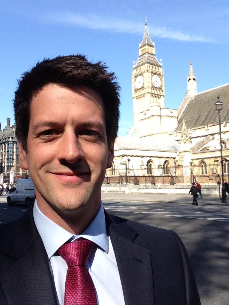 mrandrewcooper's tweet photo. Remembering Burma's political prisoners with blue shirt by UK Houses of Parliament. @burmacampaignuk #blueshirt4burma http://t.co/JUNopMPUnS