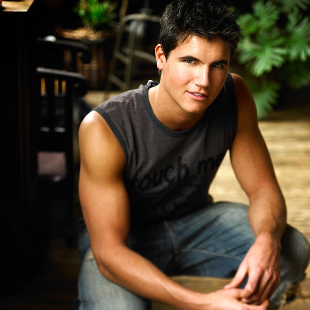 Happy birthday to Robbie Amell   