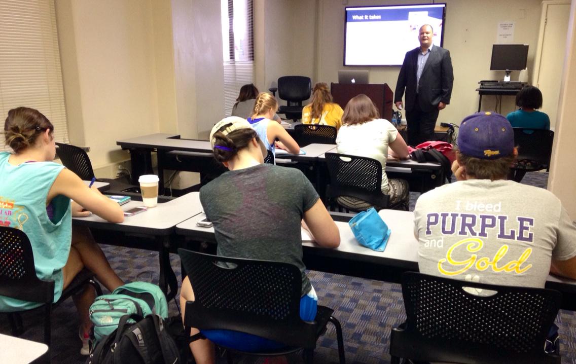 roxdill's tweet photo. Michael Guisti tells @ManshipSchool #manship2005: online headlines have no friends; must be able to stand alone. http://t.co/eXDnAEibQR