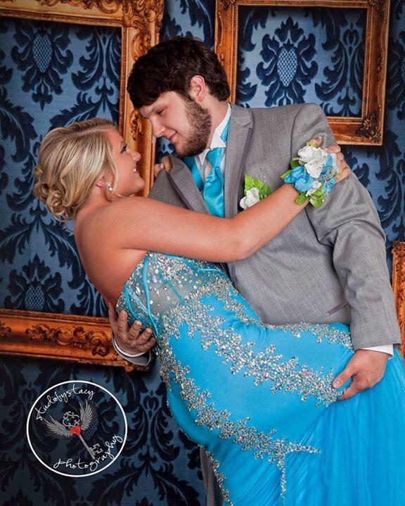 StudiobyStacy's tweet photo. #studiobystacyphotography #prom #studiobystacy #cchs #crittenden @1LaurenMckinney @Dakota24Watson http://t.co/F9M756Vti4