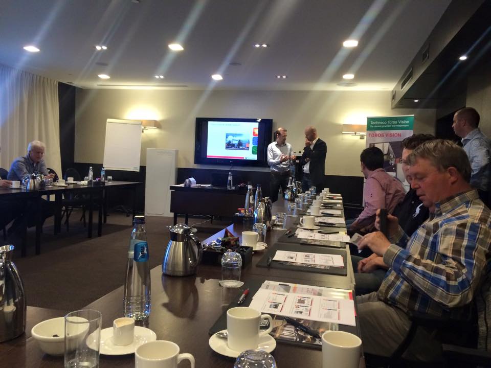 Technecobv's tweet photo. @Technecobv Seminar #TorosVision en de #BRL6000-21 http://t.co/Nghop4bTym