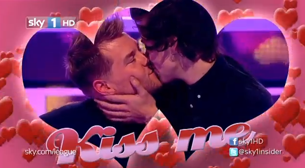pop_ruth's tweet image. WHEN HARRY KISSED JAMES ON THE LIPS
#2013FANDOMTHROWBACK