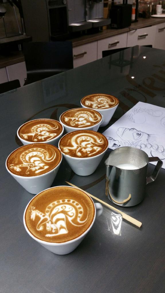 CoffeebyElvis's tweet photo. Kangaroo party !!!! http://t.co/pU4AKbJUUN