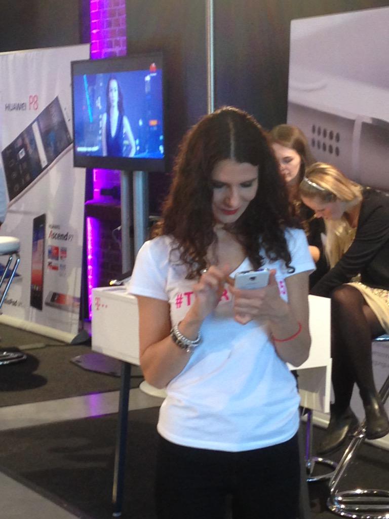 @telekomanett völlig vertieft 😄#telekomwall #tpartner15