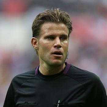 AlexTorresRibas's tweet photo. Última hora: Felix Brych entra en la convocatoria del Real Madrid sustituyendo a Bale, Modric, Benzema y Marcelo. http://t.co/LEWH0bI4Uk