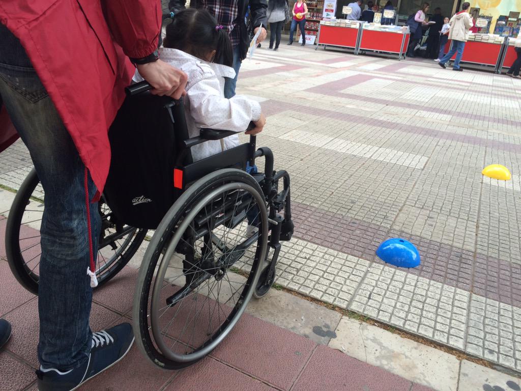 Aspaym_CyL's tweet photo. Semana Mundial por la #Educación #SAME en #Valladolid estamos con el #PonteenMisZapatos" en el @elcorteingles http://t.co/QZOZW69REz