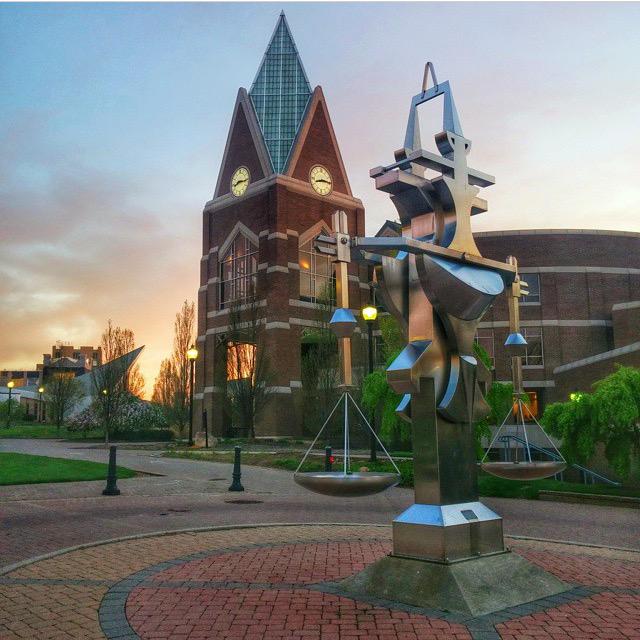 XavierU's tweet photo. Stunning photo! #Regram @lindseyjeanetteh "Perfect evening spent on campus #SpringinCincy #Cincinnati" http://t.co/6vQh1iRmdi