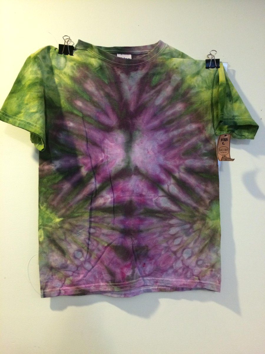 Who's going to be the first bidder? All proceeds benefit <a href="/WaysmeetUNH/">Waysmeet</a>. biddingowl.com/Auction/index.…