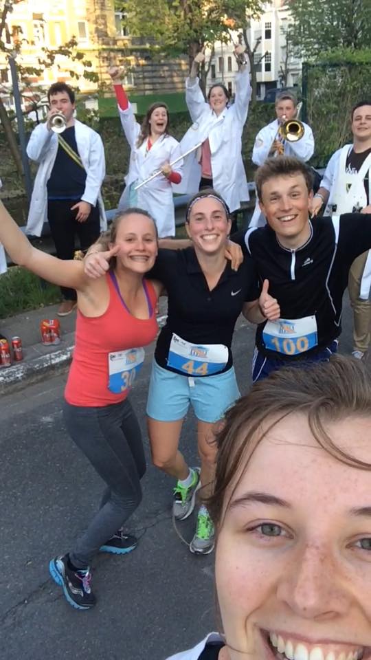 UniversityRun's tweet photo. De Gentse Studentenfanfare zorgde voor ambiance onderweg! #samenvoorhetgoededoel @UZGentKRC http://t.co/WWrOoGEfCf