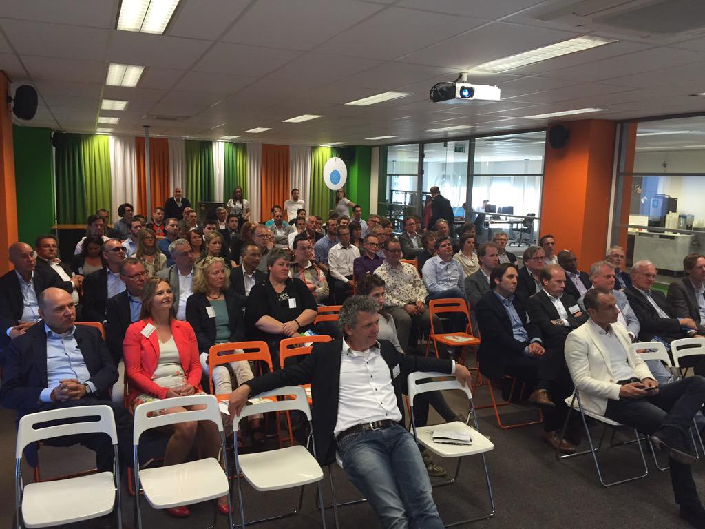 olafouwerkerk's tweet photo. Mooie volle zaal @pimonline te gast bij #NLE over klantgerichtheid &amp; klantbeleving 2.0! http://t.co/R64KTpnPYv