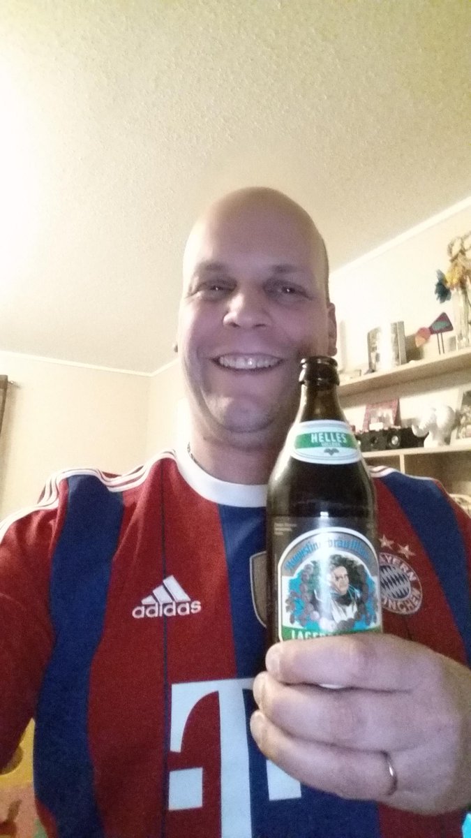 heikog1974's tweet photo. Und weiter geht's beim Stand von 5:0 #FCBFCP #UCL #MiaSanMia #packmas #NiemalsAufgeben #AugustinerHell http://t.co/qkDScSCbpj
