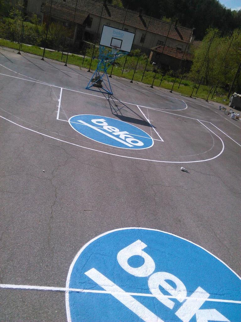 agroPravnik's tweet photo. Renoviranje terena #beko #Grdelica @docaoknis @laza_doc @RomanovaMilica @VukStojkovic @miloscinja http://t.co/SchyiKWcnF