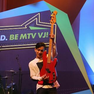 Happy birthday buat <a href="/Nicofriday/">Nicolaus Kaparang</a> bassist @FRIDAYtheband .. Semoga karirnya makin lancar dan sukses.. Aamiin!