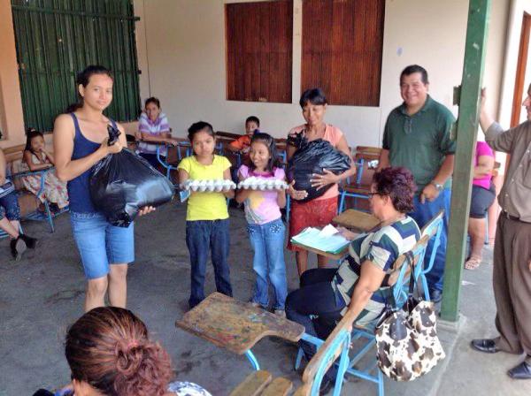 OrphansHeart's tweet photo. Our very first food baskets being delivered to our sponsored children in Nicaragua! #onemorechild http://t.co/S2FA9nOcjI
