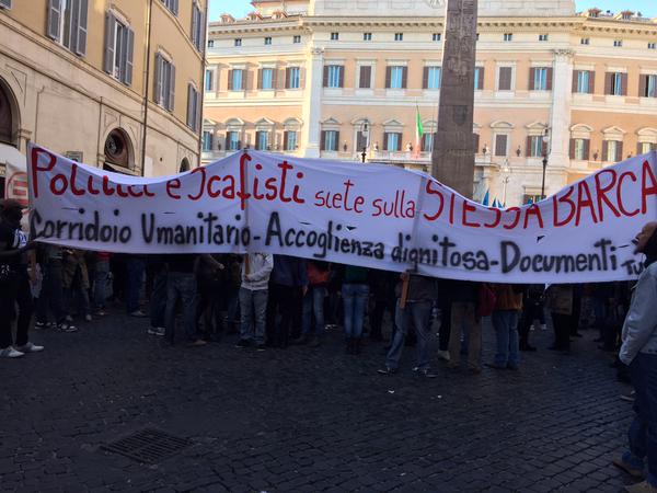 DinamoPress's tweet photo. #Rome now demo VS #Racism &amp; #Frontex  #UE politics #welcomerefugees @15MBcn_int @Blockupy @PolandTalks @AteneCalling http://t.co/kdrFO5vvPS