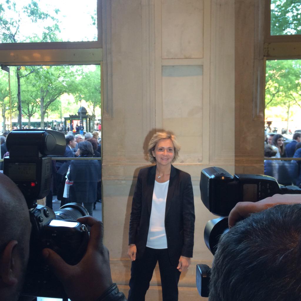 i_kevorkian's tweet photo. Concert Centenaire @theatrechatelet '"@ugabfrance arrivée de @vpecresse "changer de mentalité envers minorités" http://t.co/LKIw97E7I3