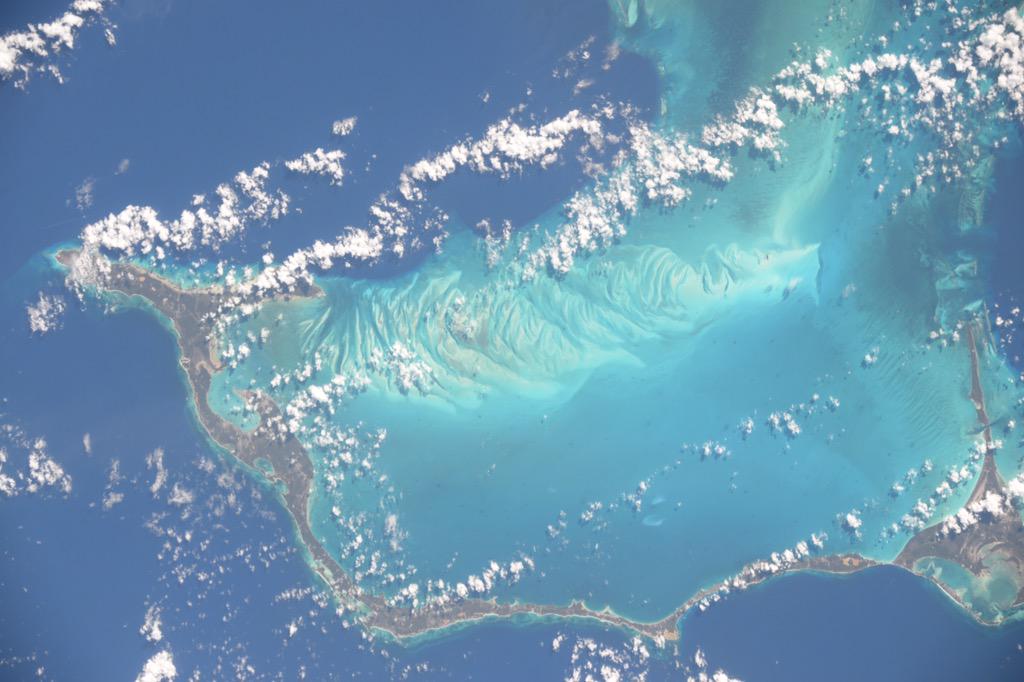 AstroTerry's tweet photo. #NoPlaceLikeHome #EarthArt  A spectrum of depths emblazon the hues of the #Bahamas. http://t.co/vGc7ZOvwG6