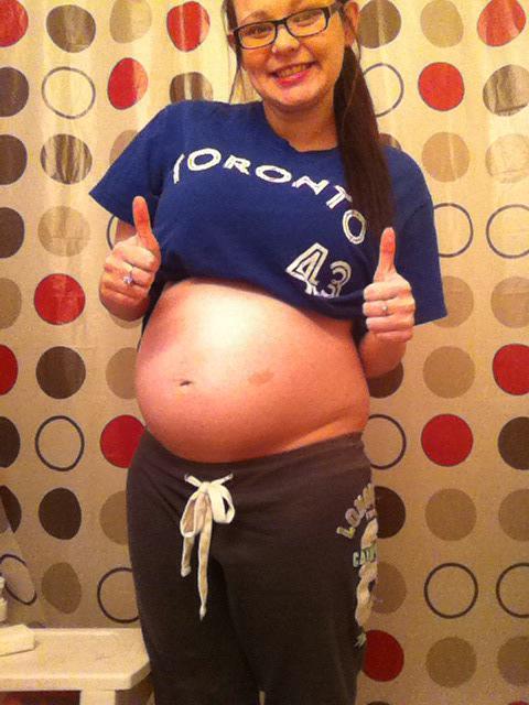 Hollsballs8's tweet photo. PUT MY BELLY OR MY FACE IN THAT HOUSE PLEASE !!! #BBCAN3 #BBCANModelSearch http://t.co/O9iOYPi48p