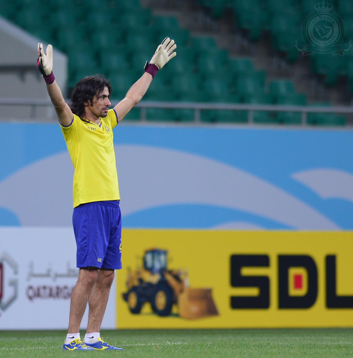 AlNassrFC's tweet photo. واختتم تدريب الفريق اليوم بمناورة ترفيهيه على نصف الملعب
#NFC http://t.co/DnzyZzhDR5