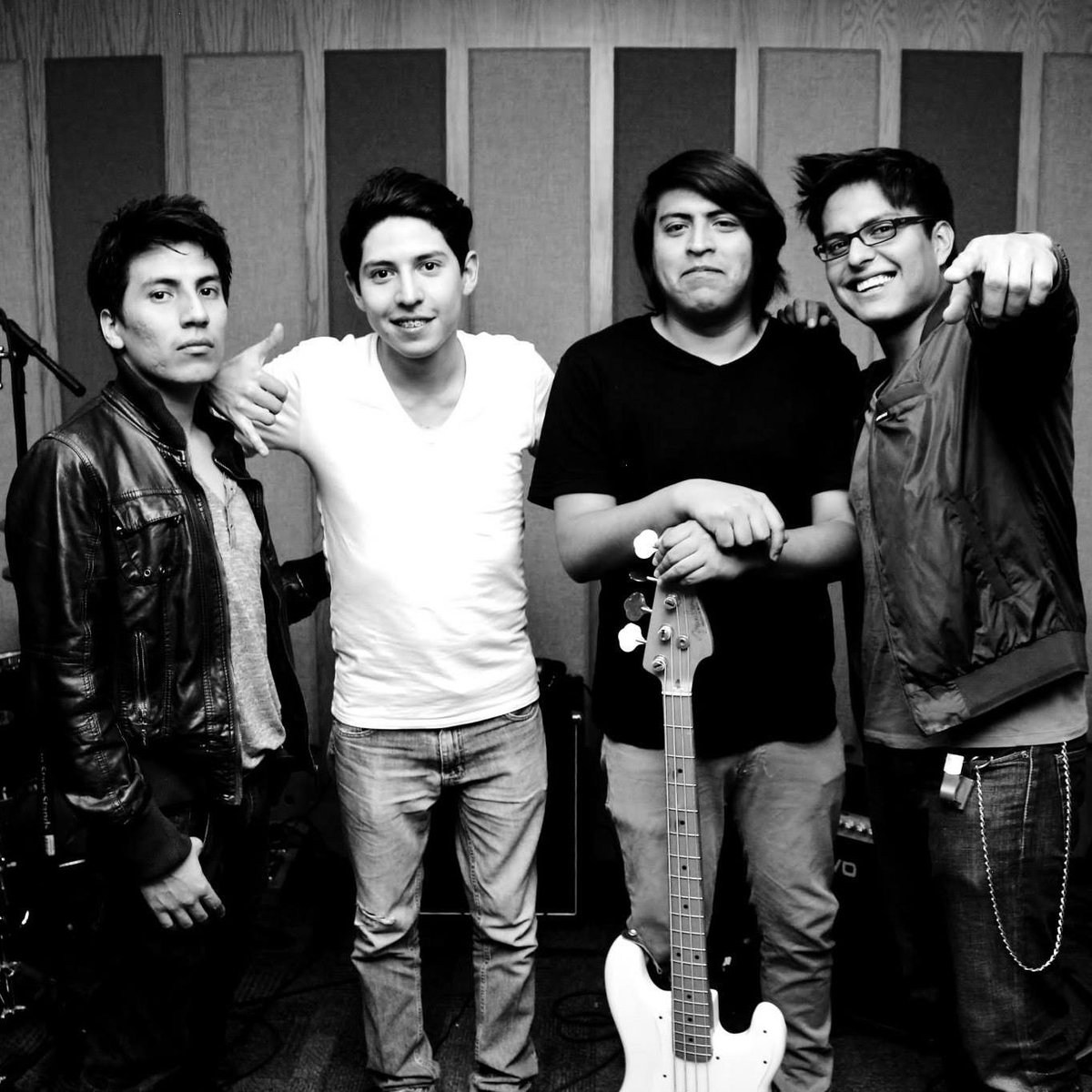 JunoGestion's tweet photo. Sigue a @Carolinesbandmx 
Facebook: /CarolinesBand
Instagram: @carolinesbandmx
Soundcloud: /Carolinesband http://t.co/aqrgsppVH0