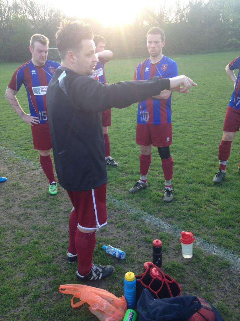 BroomhilPirates's tweet photo. Half time 1:0 down. @MardyBianco giving out the instructions http://t.co/U4G5jw0jbX