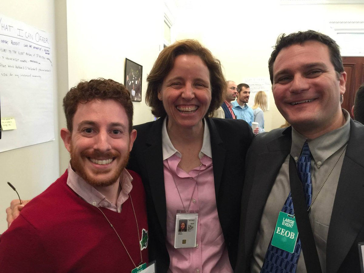 Taylor_Soper's tweet photo. Here's what @BrettGreene and @RedRussak learned from the inaugural @WhiteHouse #WHMeetup: http://t.co/i6PkTYKlFw http://t.co/oPAh0F3IGd
