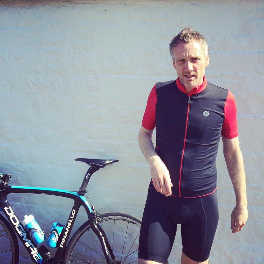 modcyclingphoto's tweet photo. Smashing day out today including pub lunch, totally emptied the tank on the last climb. Thanks @64modboy for the snap http://t.co/HlC2iCA3yc