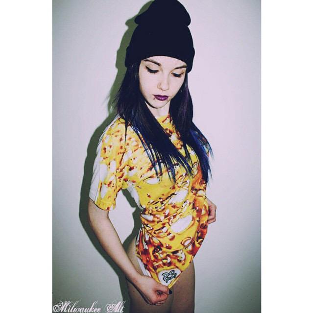 ShatterShirts's tweet photo. @ganjagoddessmke rockin' our "OG KUSH" #ShatterShirt in her recent shoot with @milwaukeealt http://t.co/lFGPSZplQo