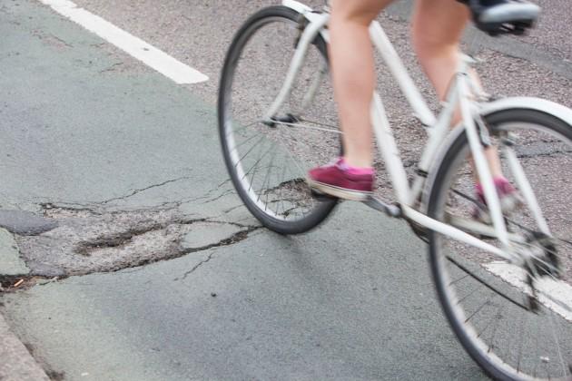 Labour pledges £300m to repair potholes if it wins the election | cyclingweekly.co.uk/news/latest-ne…