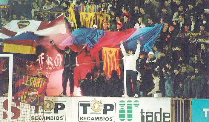 HoolsAntifa's tweet photo. #ForcaLlevant - #Levante (Cataluña) #antifa #fansaginstfascism #oldgroups #oldschool http://t.co/SGkayHnfS8