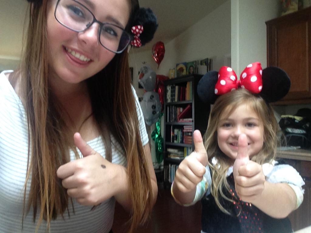 cortmichelles's tweet photo. Allison gives two big thumbs up to #fvgoldteamπ #transfigurationtuesday http://t.co/UAdUHrdFKx