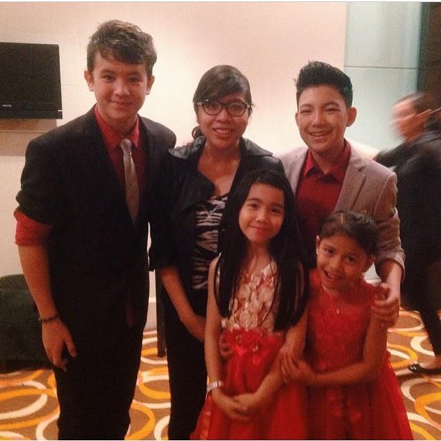 TheVoiceKidsPH's tweet photo. Good morning.. :) #teamlyda #tvk4 cto @mave_nice #darrenespanto #lycagairanod #juankarloslabajo #darlenevibares http://t.co/nbW8sr3TgS