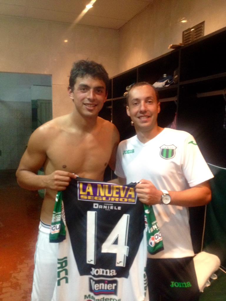 AriZeman's tweet photo. Y un día el crack @sainznico volvió...El mejor regalo es la alegría de que te hayas calzado de nuevo los botines... http://t.co/Eqfea9fwEe