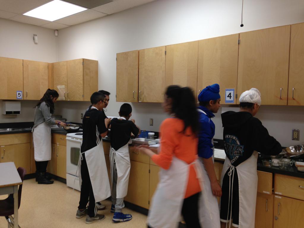 hmeceducator's tweet photo. Busy baking #PR Fav Oatmeal cookies, cleaning & having fun! #sd36learn #bced #THESA #SurreyHomeEc http://t.co/6phtjUdkC5