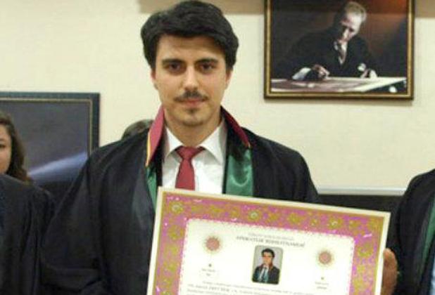 cnnturk's tweet photo. Sınava gelen avukat Umut Kılıç, cumhurbaşkanına hakaretten tutuklandı http://t.co/EXctif2EWR http://t.co/qNbOuauXSX