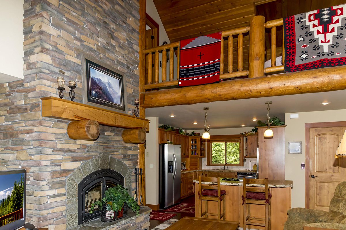 LuxuryHomesTSIR's tweet photo. Beautiful Lake Views http://t.co/5bhZPspB97 #lakeviewhome #northidaho #realestate #homeforsale @TourFactory http://t.co/rCVD3S2pMh