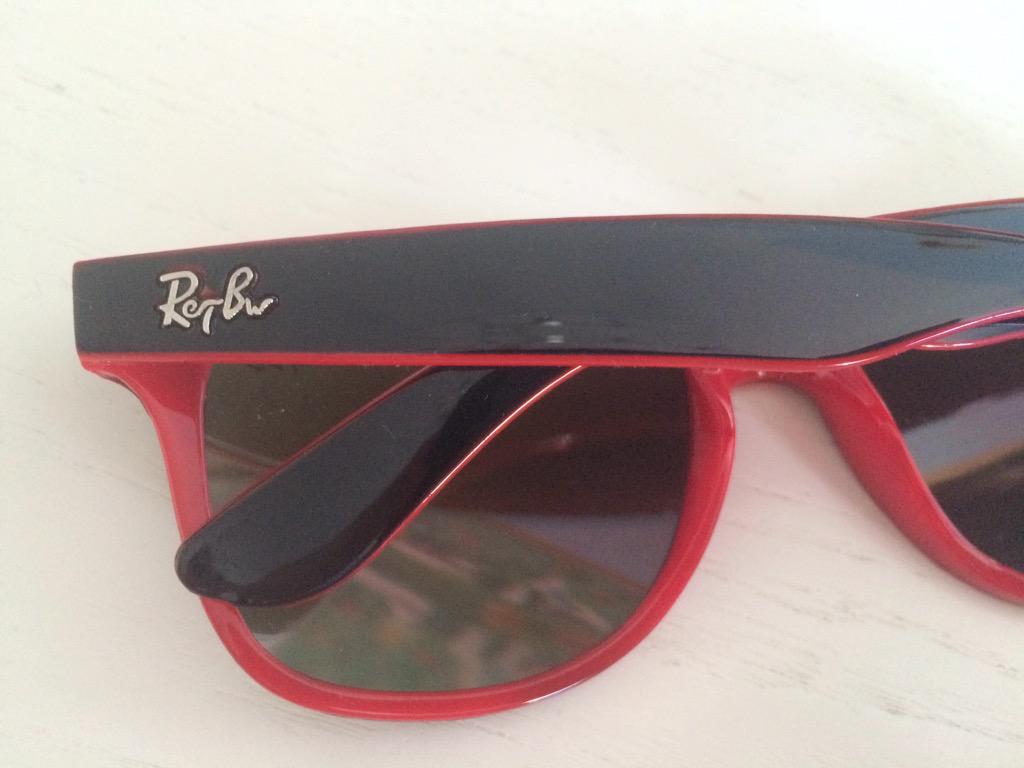 abundioaceituno's tweet photo. El mito de q las Ray-Ban son una copia barata de las Rey-Bw ha sido comfirmado hoy 21/4/2014 
#pmtc http://t.co/z20fDQyqsb
