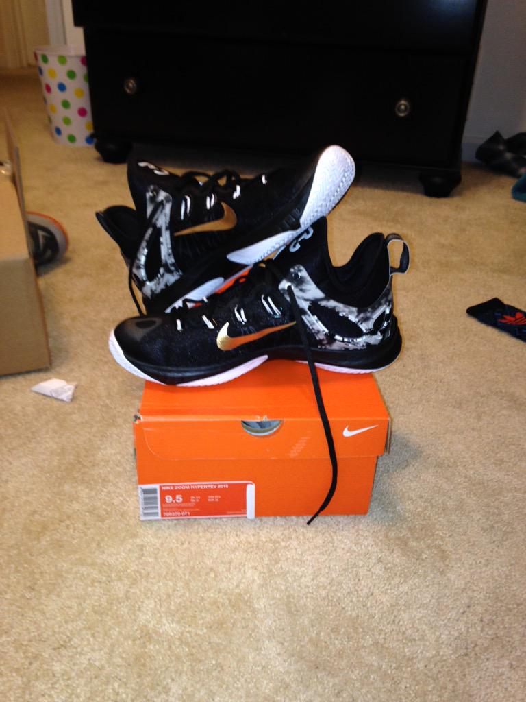 maskillem's tweet photo. You like these new nike hyperrevs @CashNastyGaming @ashonasty #nastycrew #theyclean http://t.co/KmYtHLh7Vp