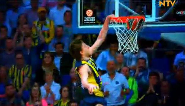 ntv's tweet photo. Fenerbahçe'nin zafer klibi http://t.co/Q690rUGC7C http://t.co/viFdK5hsAk