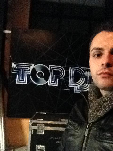 DamianitoDJ's tweet photo. Tra poco si iniziaa!!! @TOPDJITALIA alle 22:45 @SkyUno PUNTUALISSIMI!!!!! #damianito #TOPDJ #aaahyeah http://t.co/EKVVjE7H3z