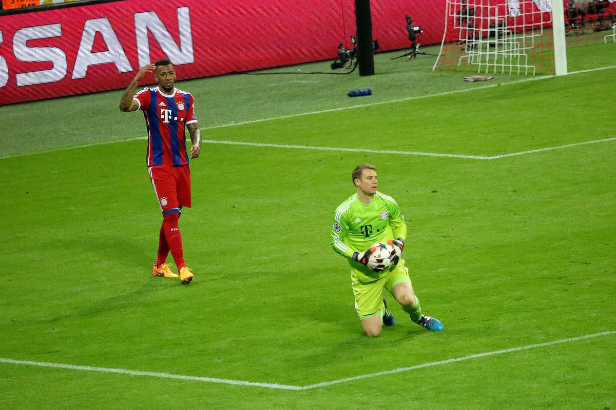 FCBayernEN's tweet photo. Lightening quick counter by the Portuguese was stopped by Mr. Reliable @Manuel_Neuer. #FCBayernLive #FCBFCP 5-1 http://t.co/8gBpX9IN6E
