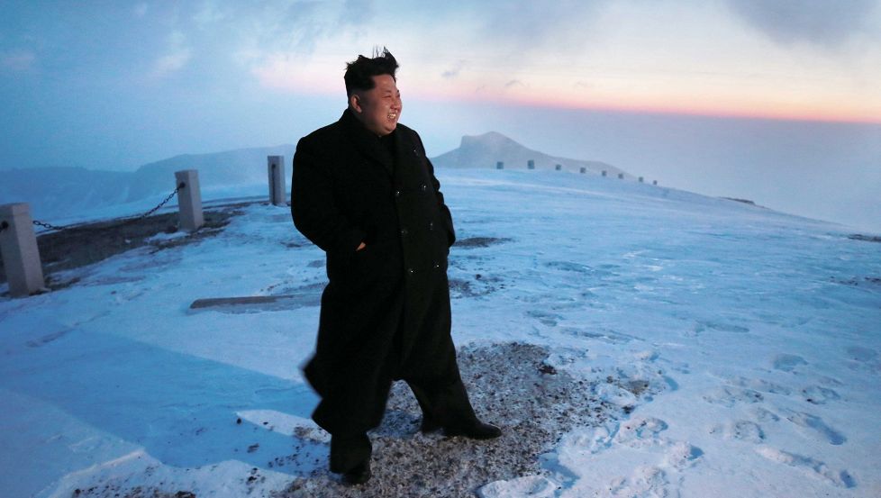norcoreano's tweet photo. Haciendo de Jong Snow en la versión norcoreana de Juego de Tronos. #KimInTheNorth #NuclearWinterIsComing http://t.co/eEVph12P49