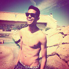 BrownYusef's tweet photo. quiero viajar por el mundo entero 
solo volver al barrio hacer llover dinero. http://t.co/SyD0Of8qLt