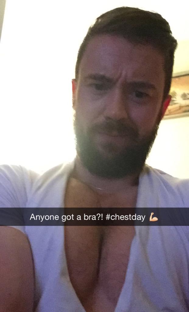 deric_tv's tweet photo. 💪😬 #gains #beard http://t.co/mBG09KieS0