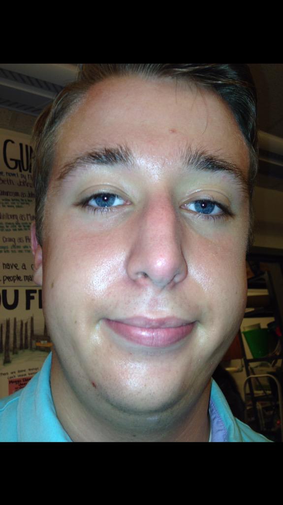 ally_nib's tweet photo. #imnot #paying #youfor #nothing http://t.co/vx1wLht9uu