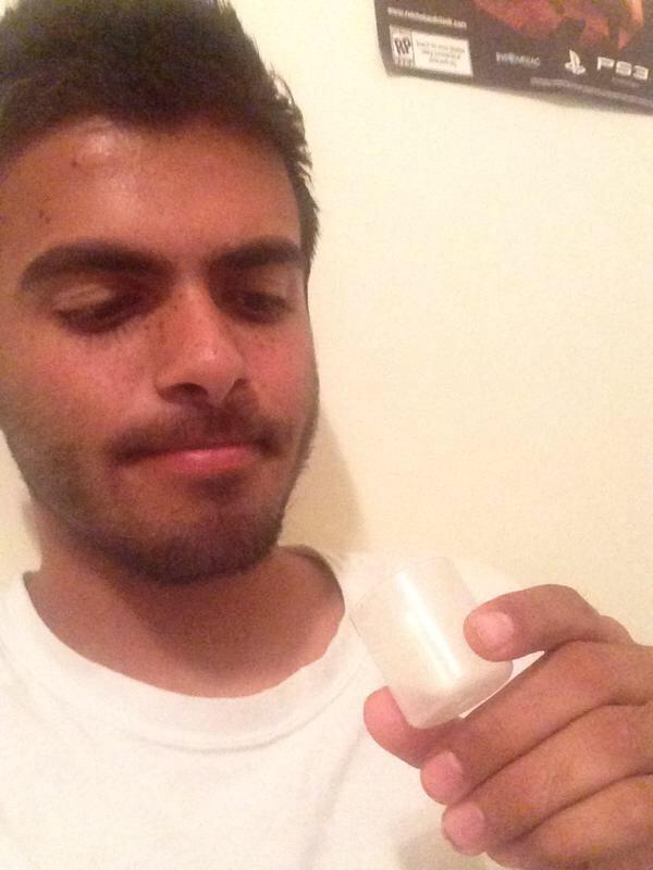 WhyYouAIwysLyin's tweet photo. looks like the #kyliejennerchallenge actually works😳😳😭 http://t.co/3R0xDMqaGt