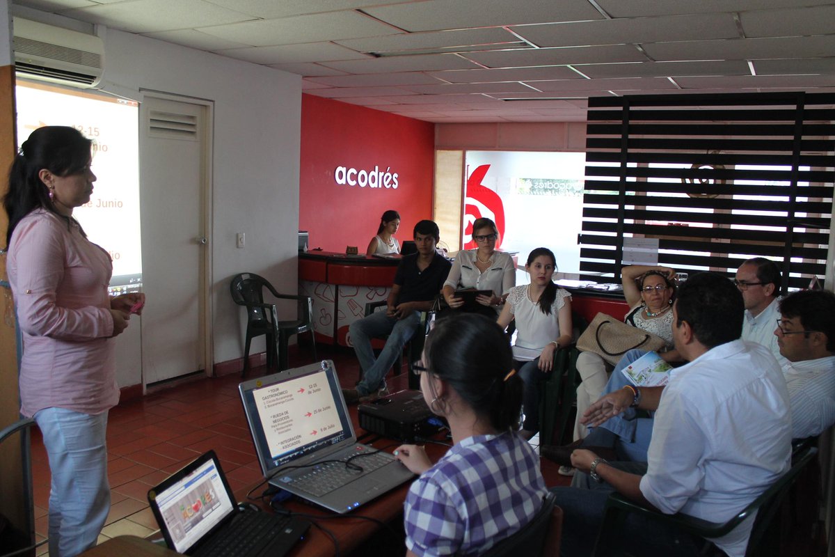AcodresNdeS's tweet photo. Junta directiva de nuestro capítulo en aprobación de nuevos proyectos en pro de nuestros asociados y del gremio. http://t.co/xU1lFxthVE