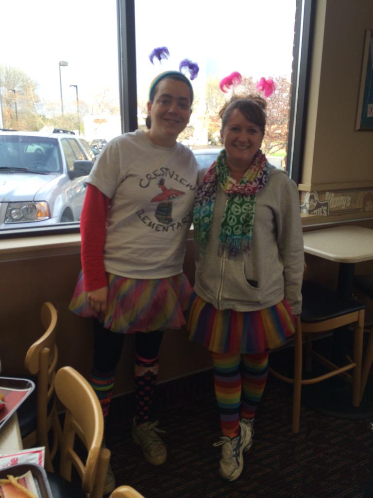 CrestviewElem's tweet photo. Official dress code at Crestview Wendy's night!  #CrestviewRocks! http://t.co/u6YEtpY0QF
